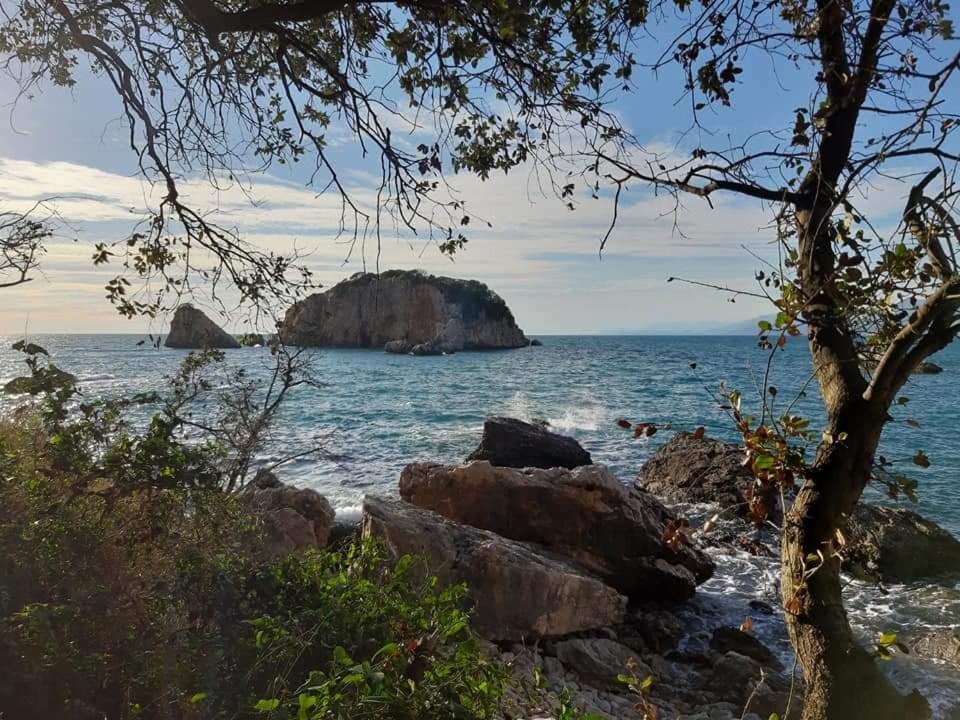 Apartments Marina Утеха Екстериор снимка