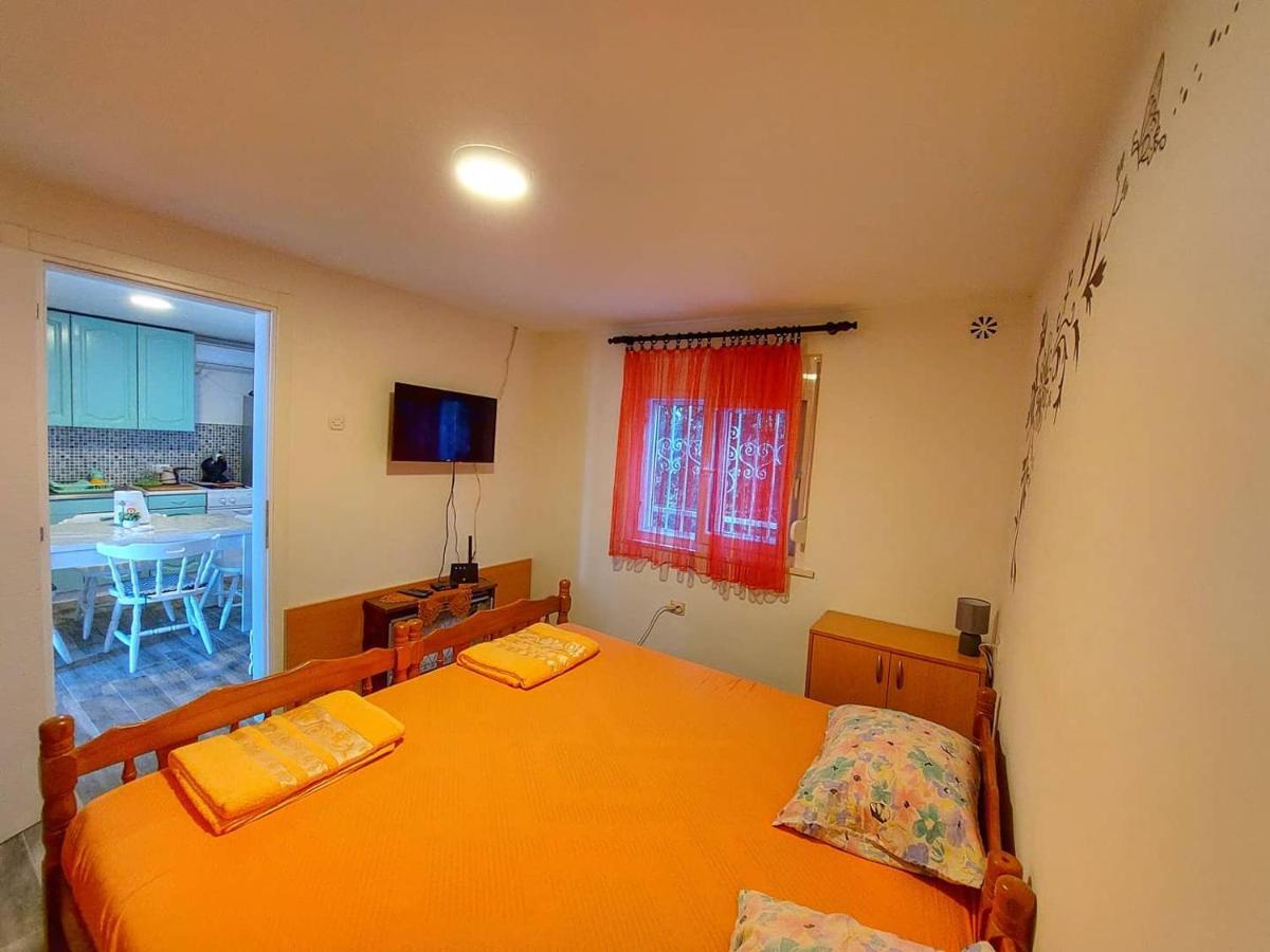 Apartments Marina Утеха Екстериор снимка