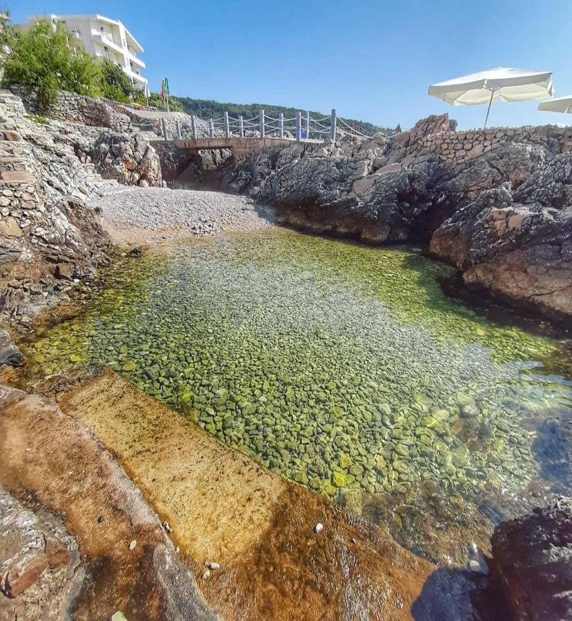 Apartments Marina Утеха Екстериор снимка
