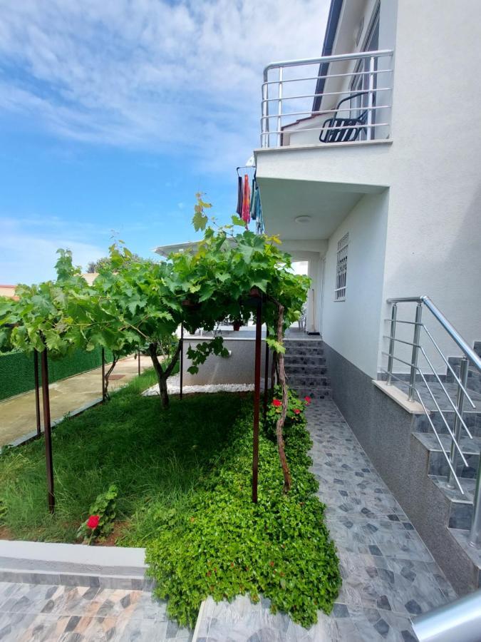 Apartments Marina Утеха Екстериор снимка