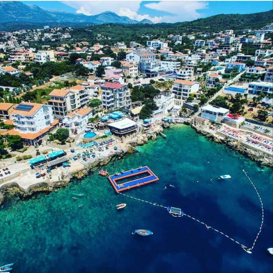 Apartments Marina Утеха Екстериор снимка