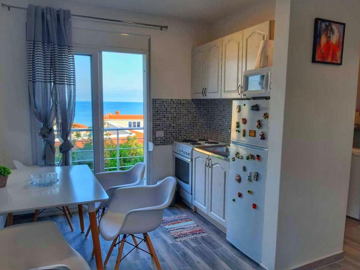 Apartments Marina Утеха Екстериор снимка