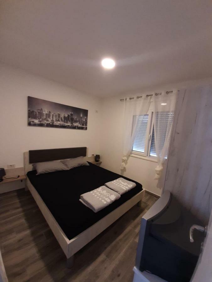 Apartments Marina Утеха Екстериор снимка