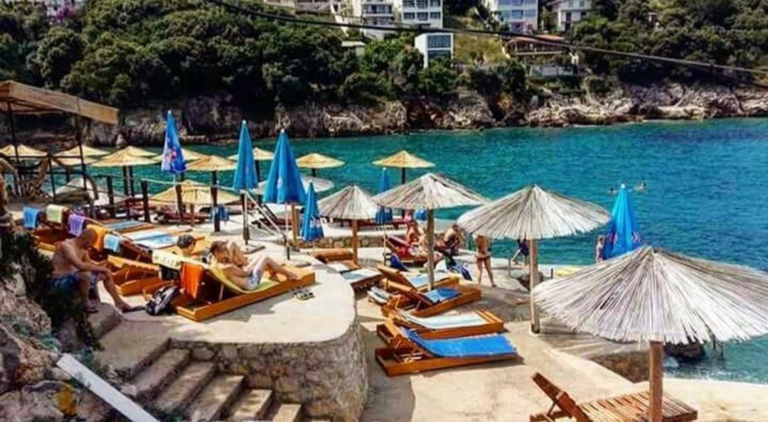 Apartments Marina Утеха Екстериор снимка