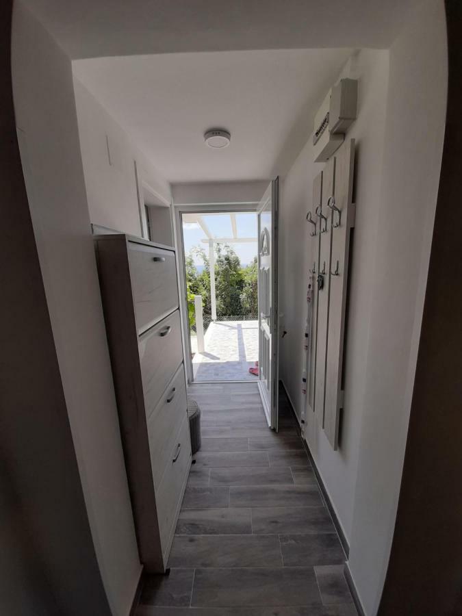 Apartments Marina Утеха Екстериор снимка