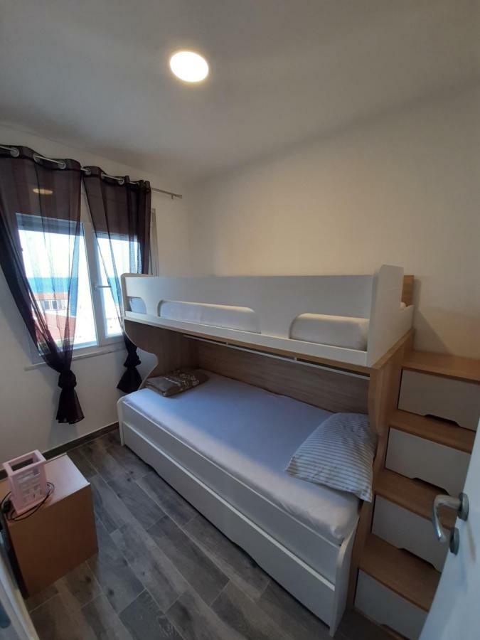 Apartments Marina Утеха Екстериор снимка